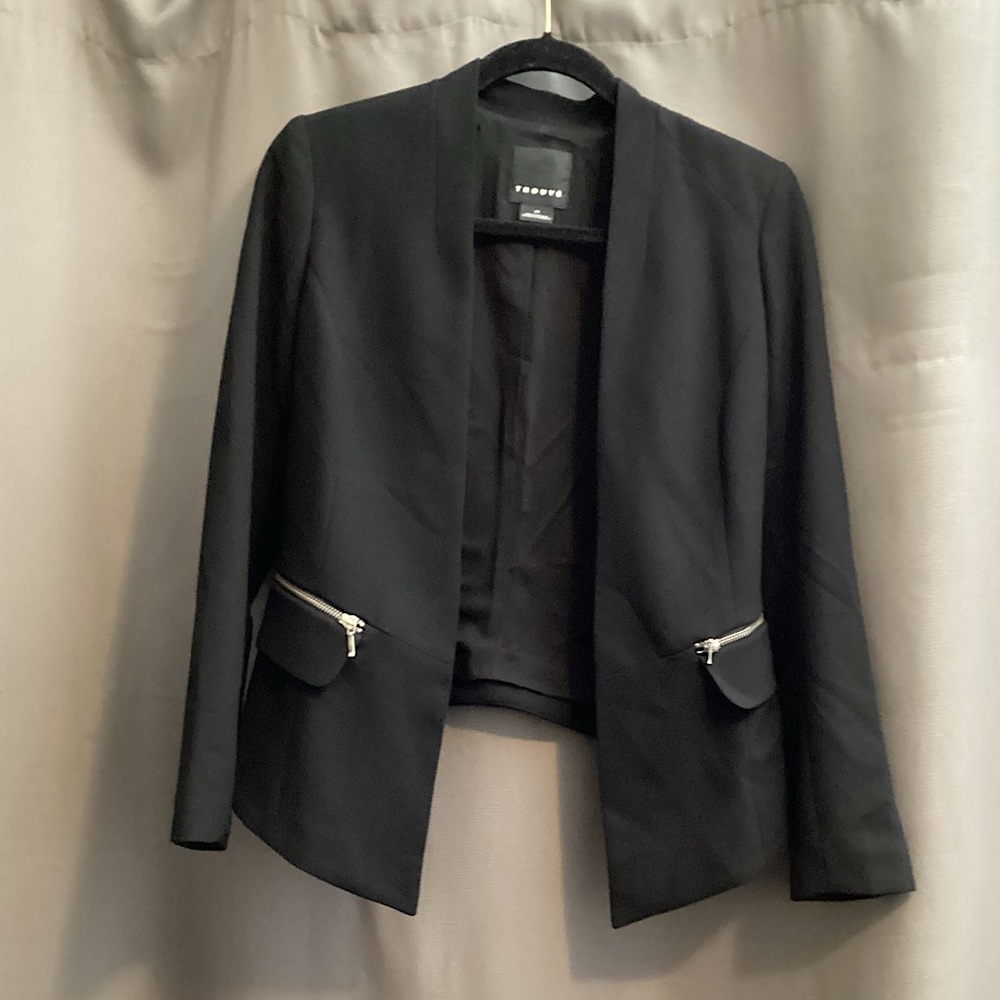 Trouve black open front high low blazer size xs